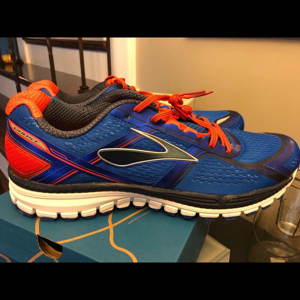 Brooks mens ghost running shoe
