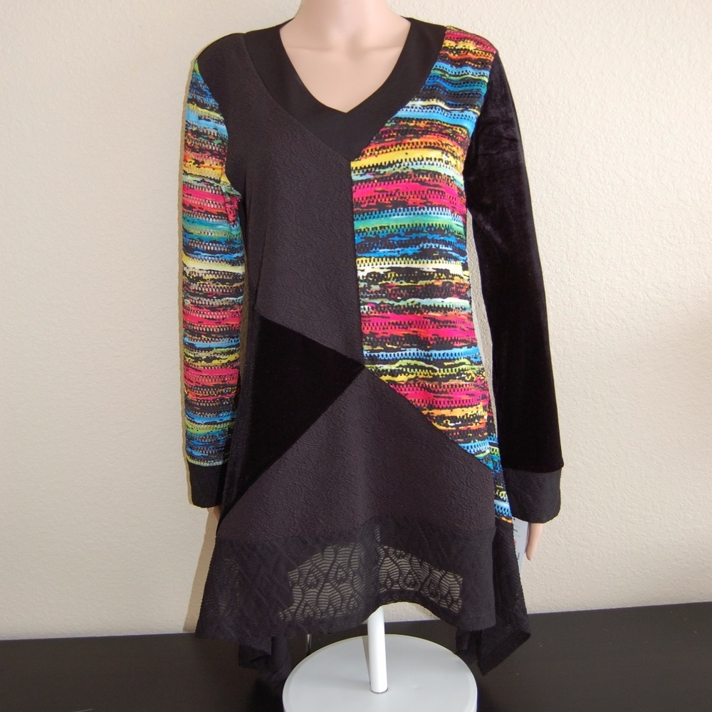 NWT Calessa Tunic. Perfect for the holidays!