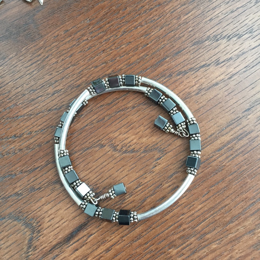 Adjustable beaded bracelet