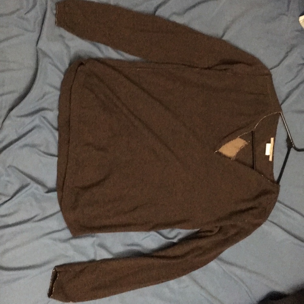 Long sleeve shirt.
