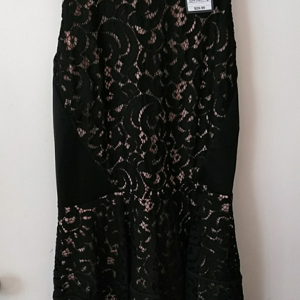 Dress - Picture 3 of 4