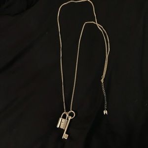 Victoria’s Secret gold lock & key necklace 🔐