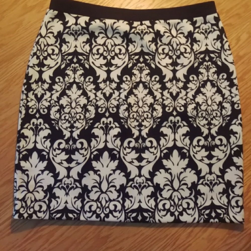 Fitted Fleur-de-lis print Skirt
