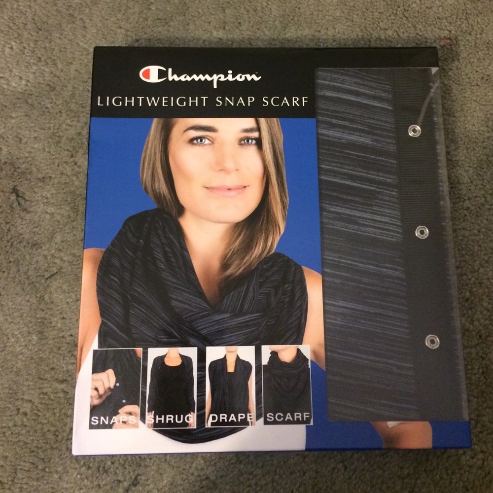 Lightweight Snap Scarf