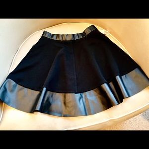 UNWORN Forever 21 women’s XS Black Skater Skirt