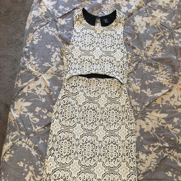 LACE MIDI DRESS - Picture 1 of 5
