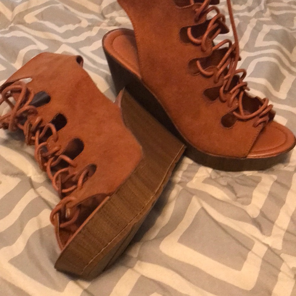 Never worn super cute wedges