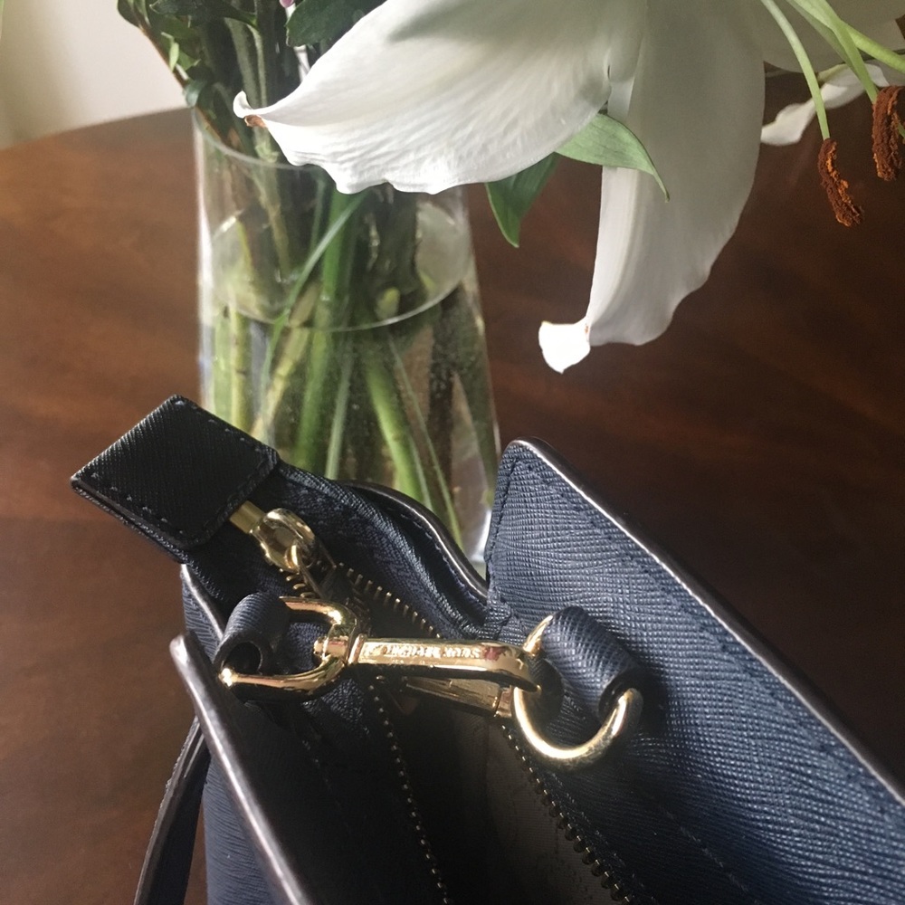 Michael Kors Navy Selma Satchel/Crossbody Purse - Picture 5 of 10