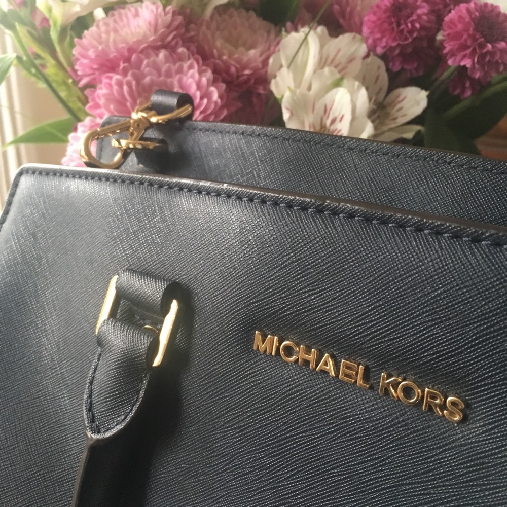 Michael Kors Navy Selma Satchel/Crossbody Purse - Picture 4 of 10