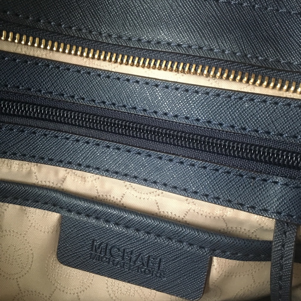 Michael Kors Navy Selma Satchel/Crossbody Purse - Picture 10 of 10