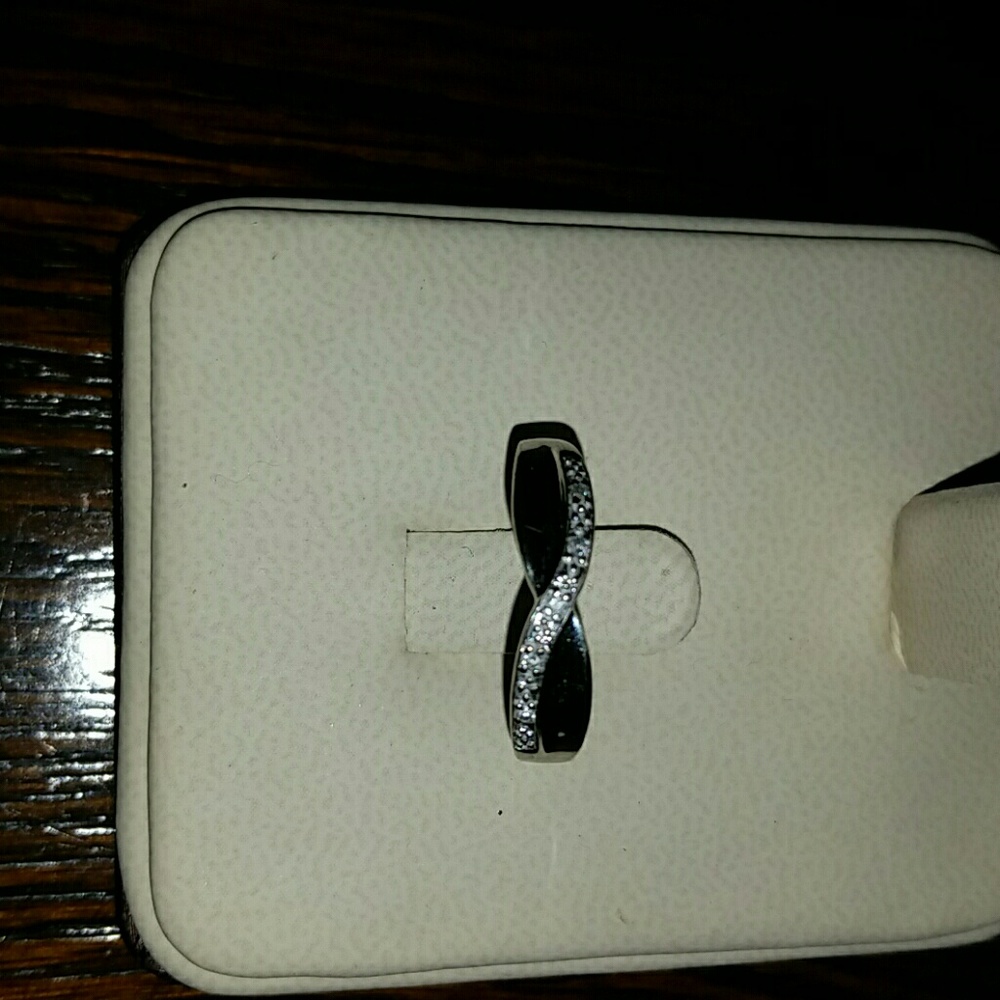 Vintage  9k Real  Solid White Gold Diamond Ring