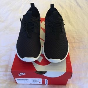 NIKE Juvenate SE Sneaker