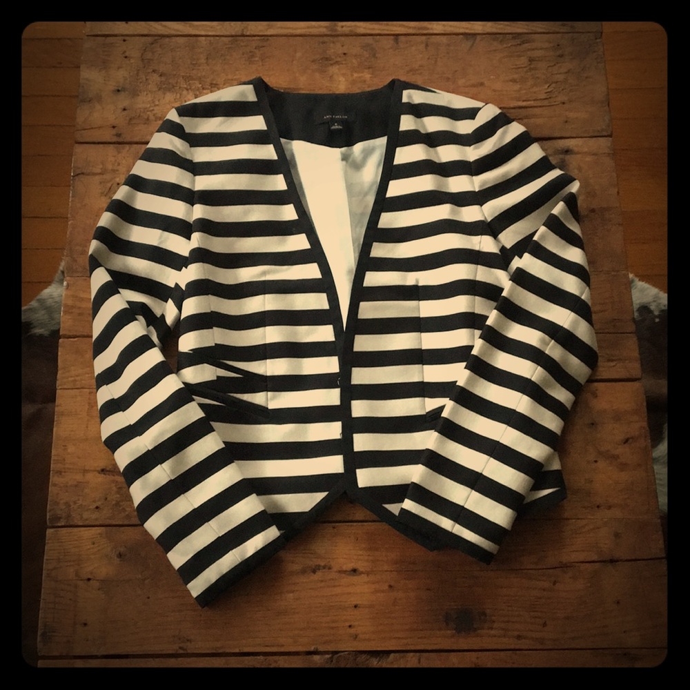Beautiful Ann Taylor silky jacket