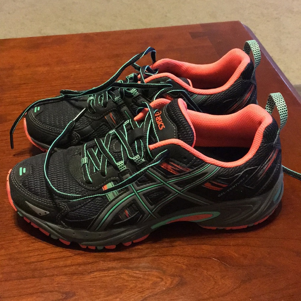 ASICS size 8 tennis shoes