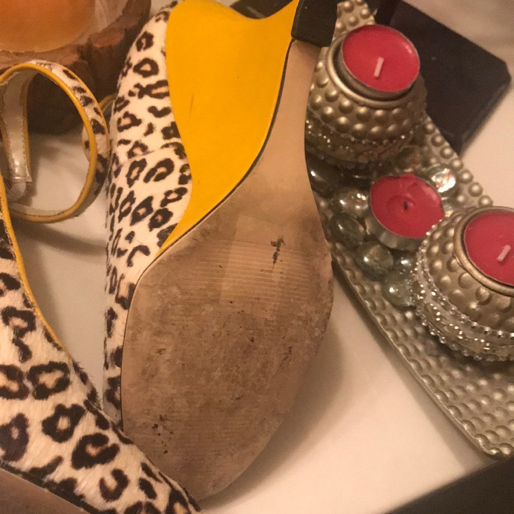 Shoes - Picture 6 of 8