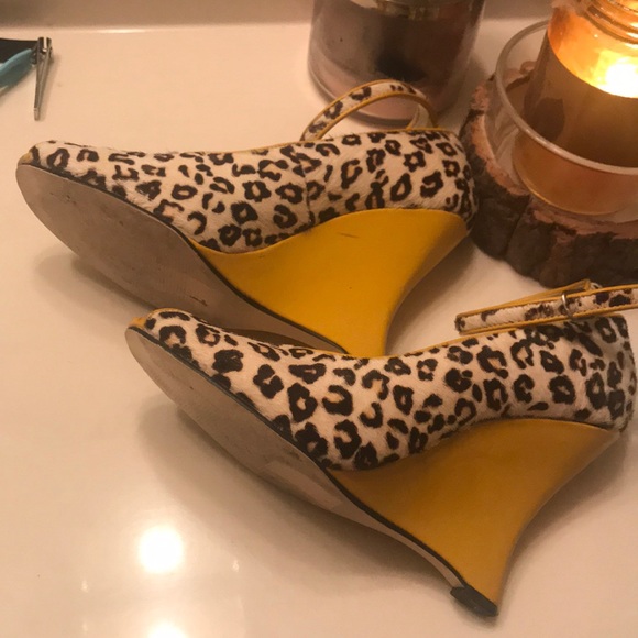 Shoes - Picture 2 of 8