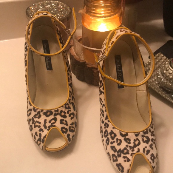 Shoes - Picture 4 of 8