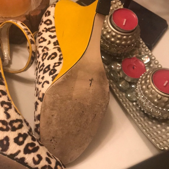 Shoes - Picture 6 of 8