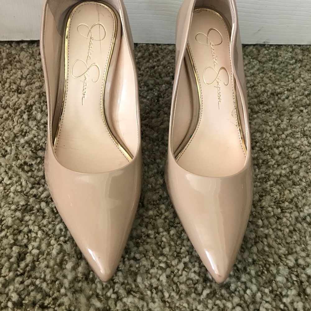 Jessica Simpson pumps