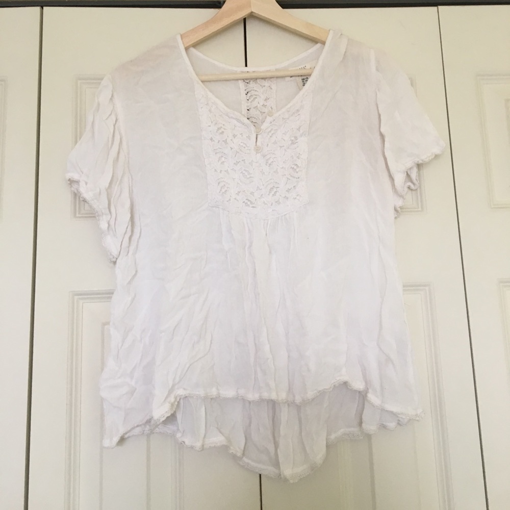 CUTE white top with detail!