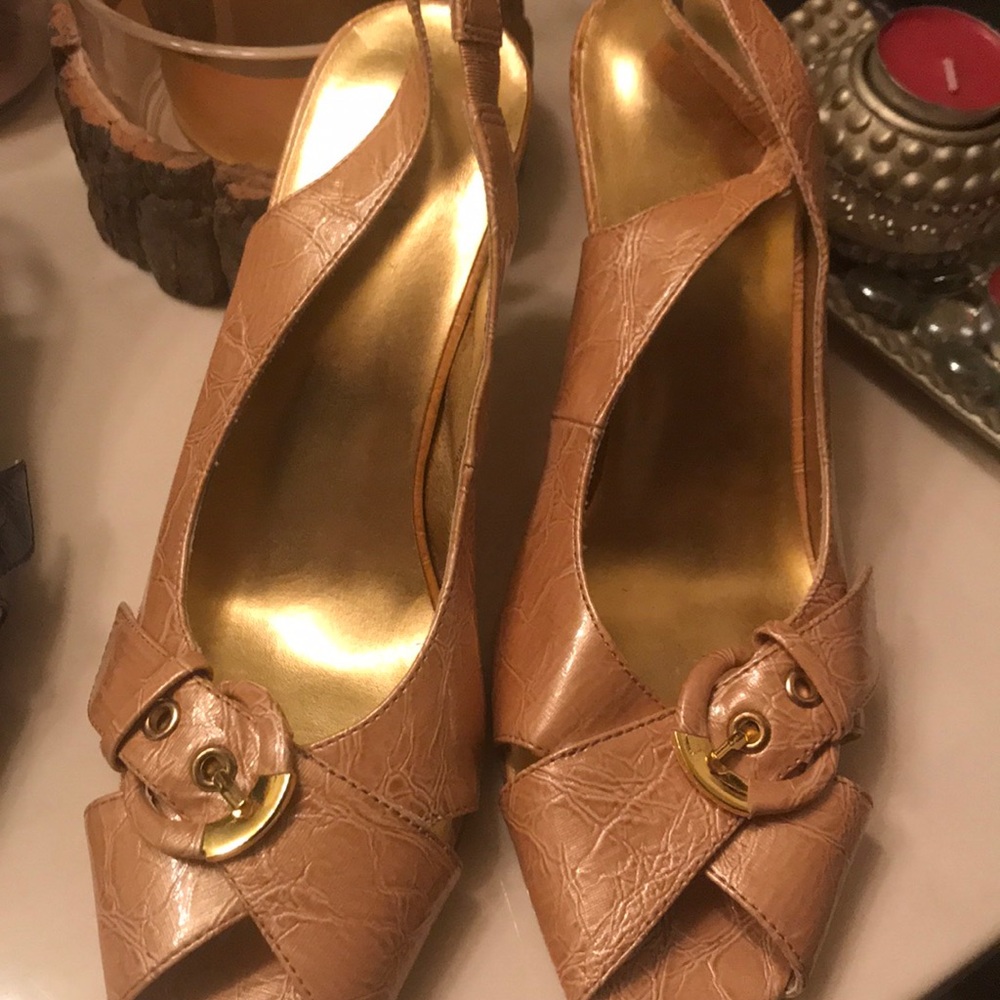 Shoes - Picture 2 of 6