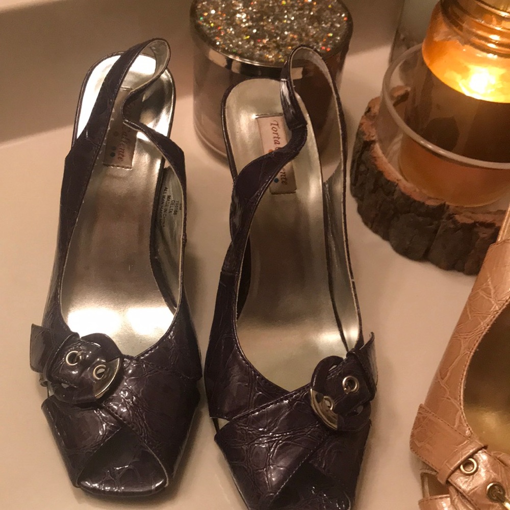 Shoes - Picture 3 of 6