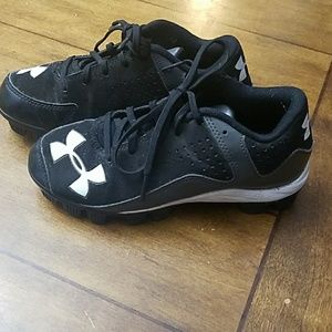 Youth Under Armour baseball cleats