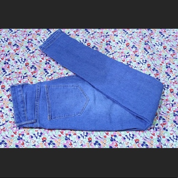 H&M Jeans - Picture 2 of 6