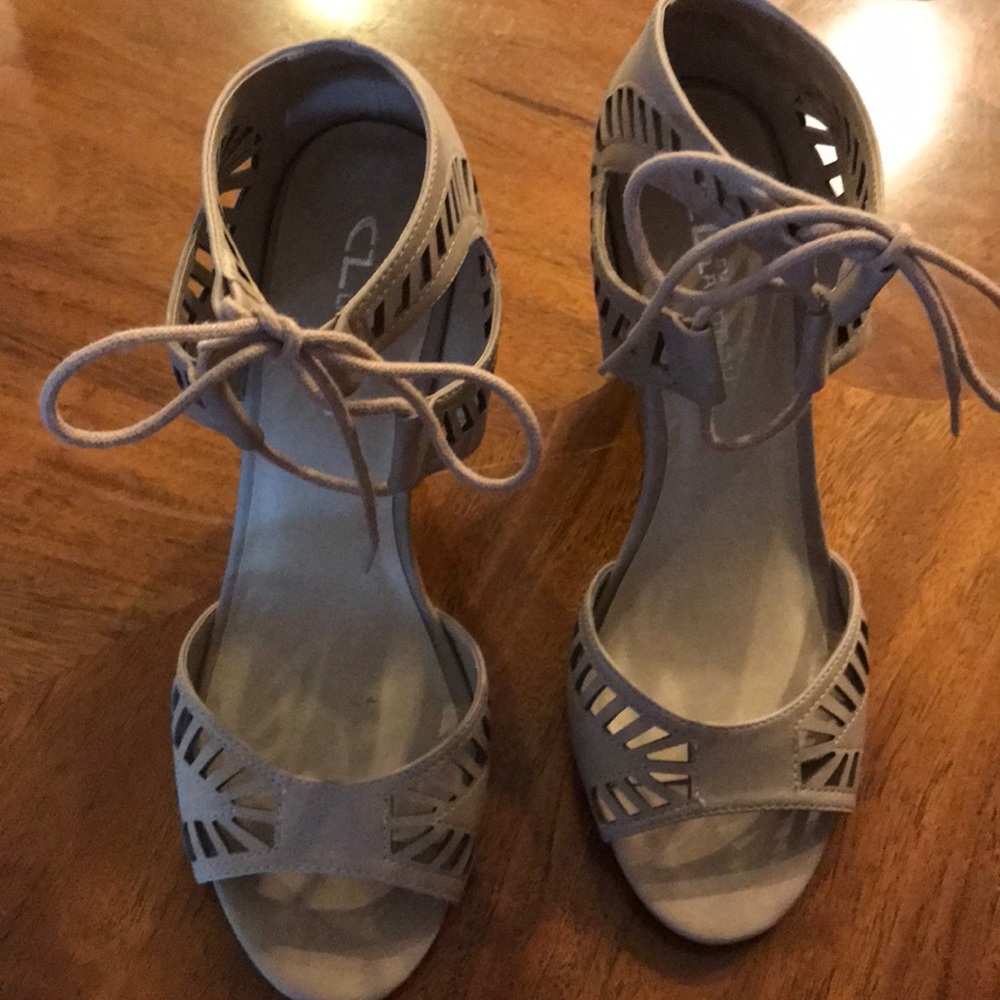 Chinese Laundry Wedges