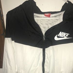 Nike Men’s Size Medium Windbreaker