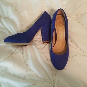 NWOT blue heels