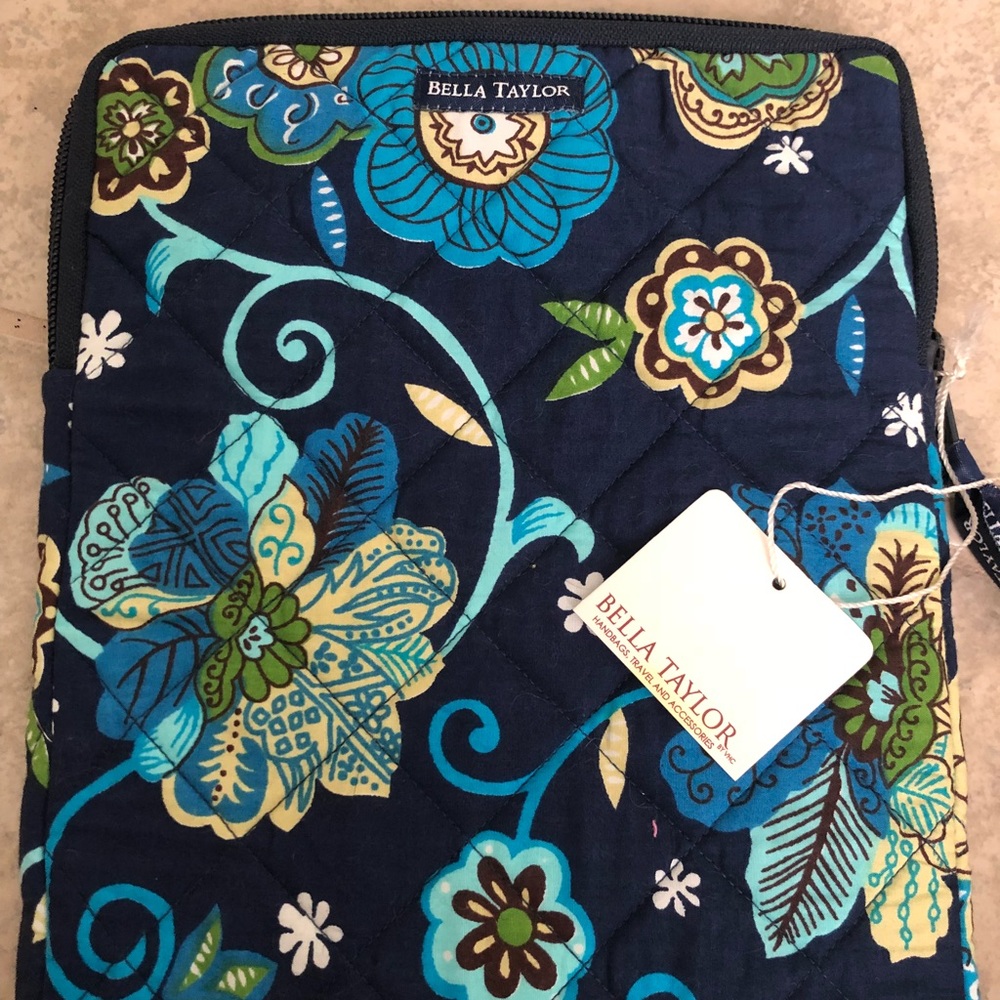 Tablet/iPad carry case