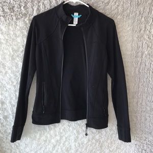 black ivivva running sweatshirt.