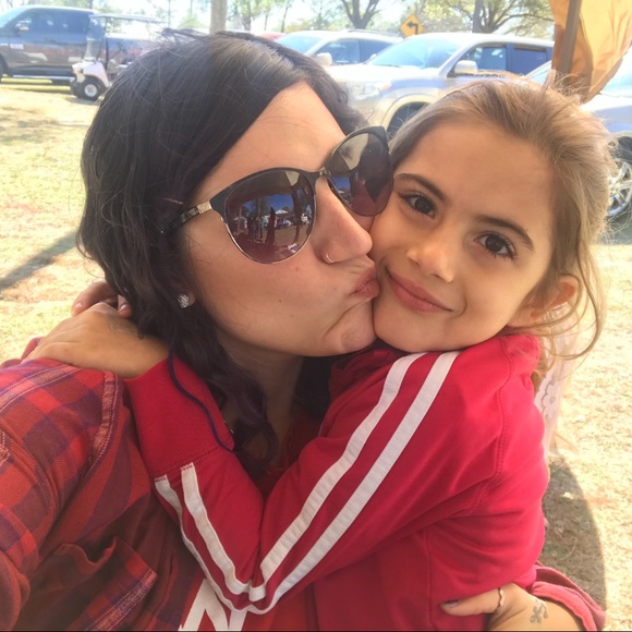 Meet your Posher, Jasmin aka Oak & Petal... - Picture 7 of 8