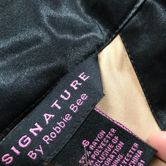 Signature Dress - Picture 2 of 2