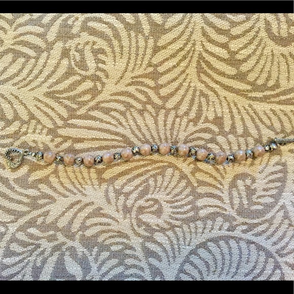 🆕Rose Petal Beaded Bracelet Hand - Picture 3 of 5