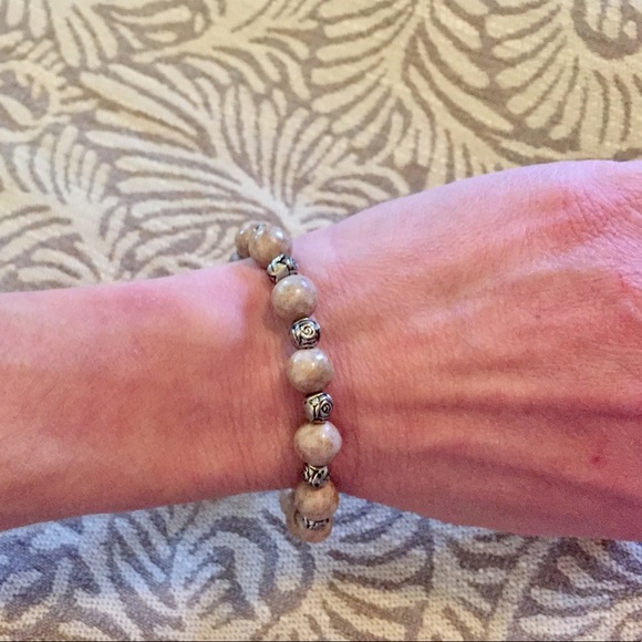 🆕Rose Petal Beaded Bracelet Hand - Picture 4 of 5