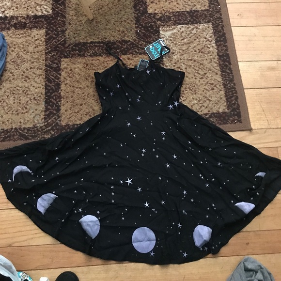 Dresses & Skirts - Too fast xxl star and moon dress