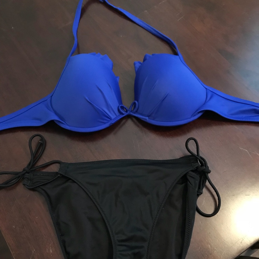 Victoria’s Secret bikini set