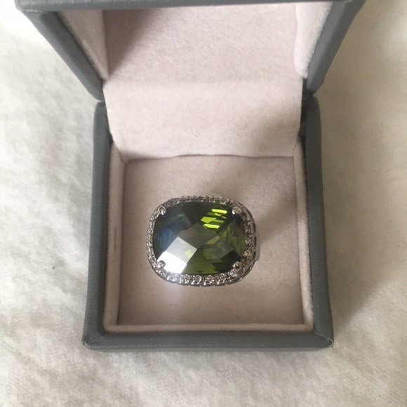 Olivine cocktail ring with silver setting #6 - Picture 1 of 4