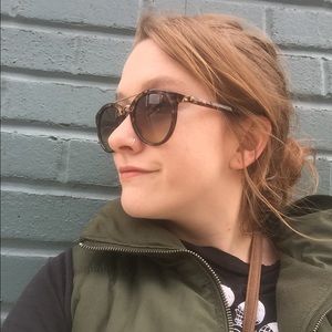 Meet your Posher, Emily