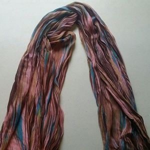 Scarf with super gorgeous pattern. Must have