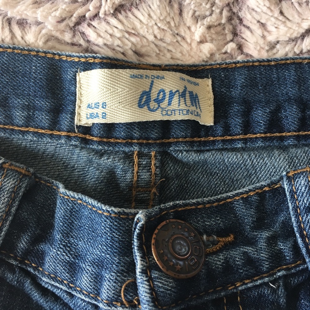 BOYFRIEND JEANS: Size 2
