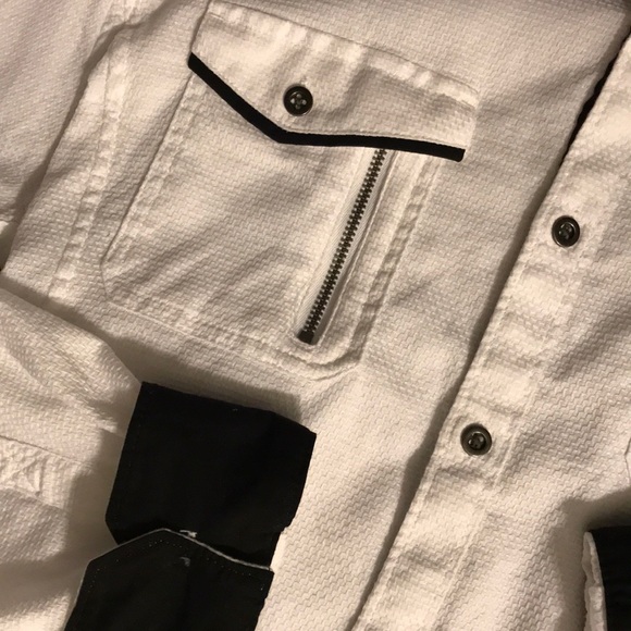 Hi-Quality Guess Button Down - Picture 2 of 5