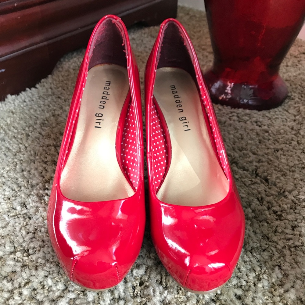 Red pumps