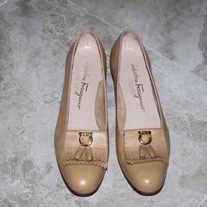 Salvatore Ferragamo Tan Leather Pump 71/2 AA EUC