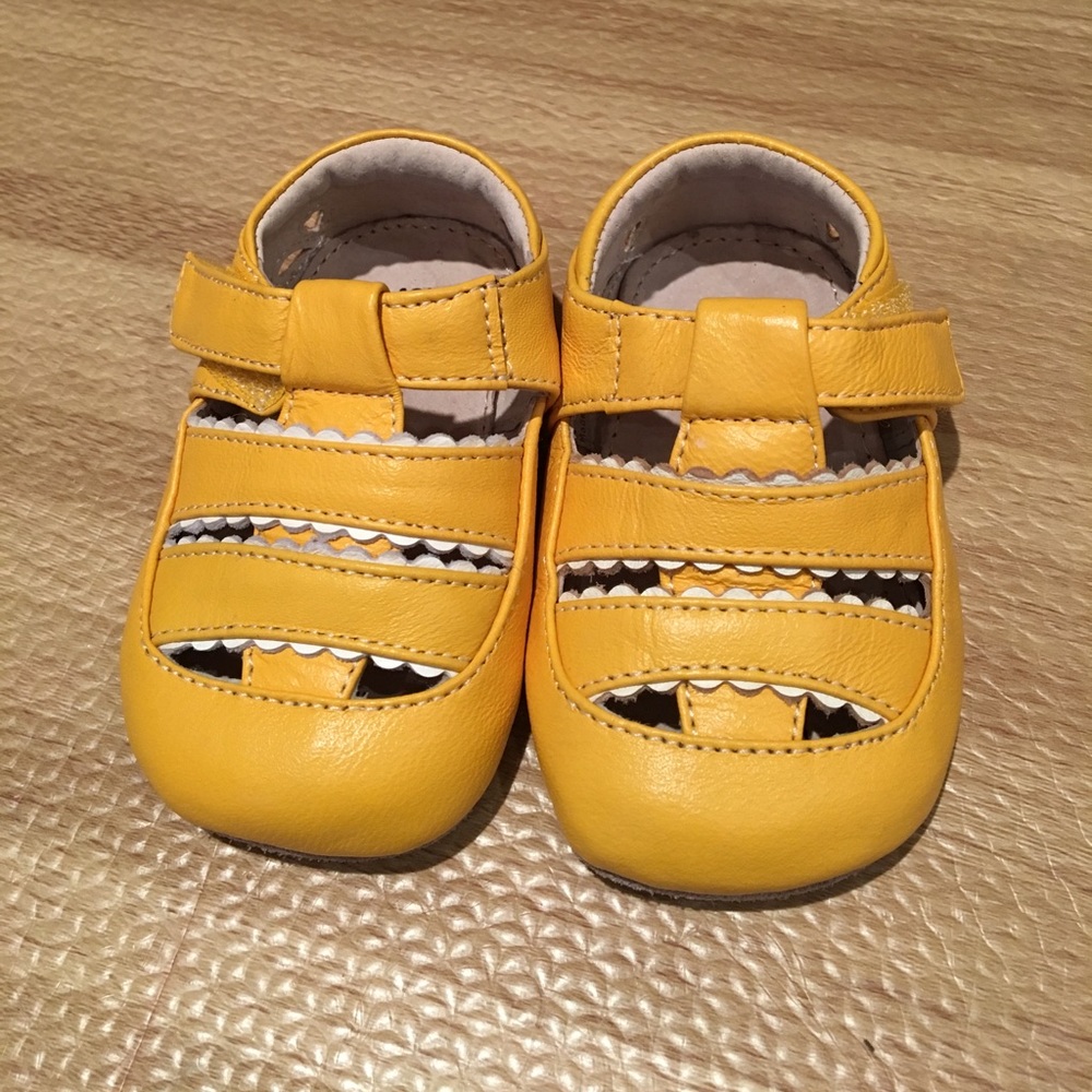 NWOT yellow early walker sandals