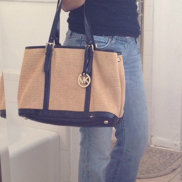 Michael Kors bag - Picture 1 of 4