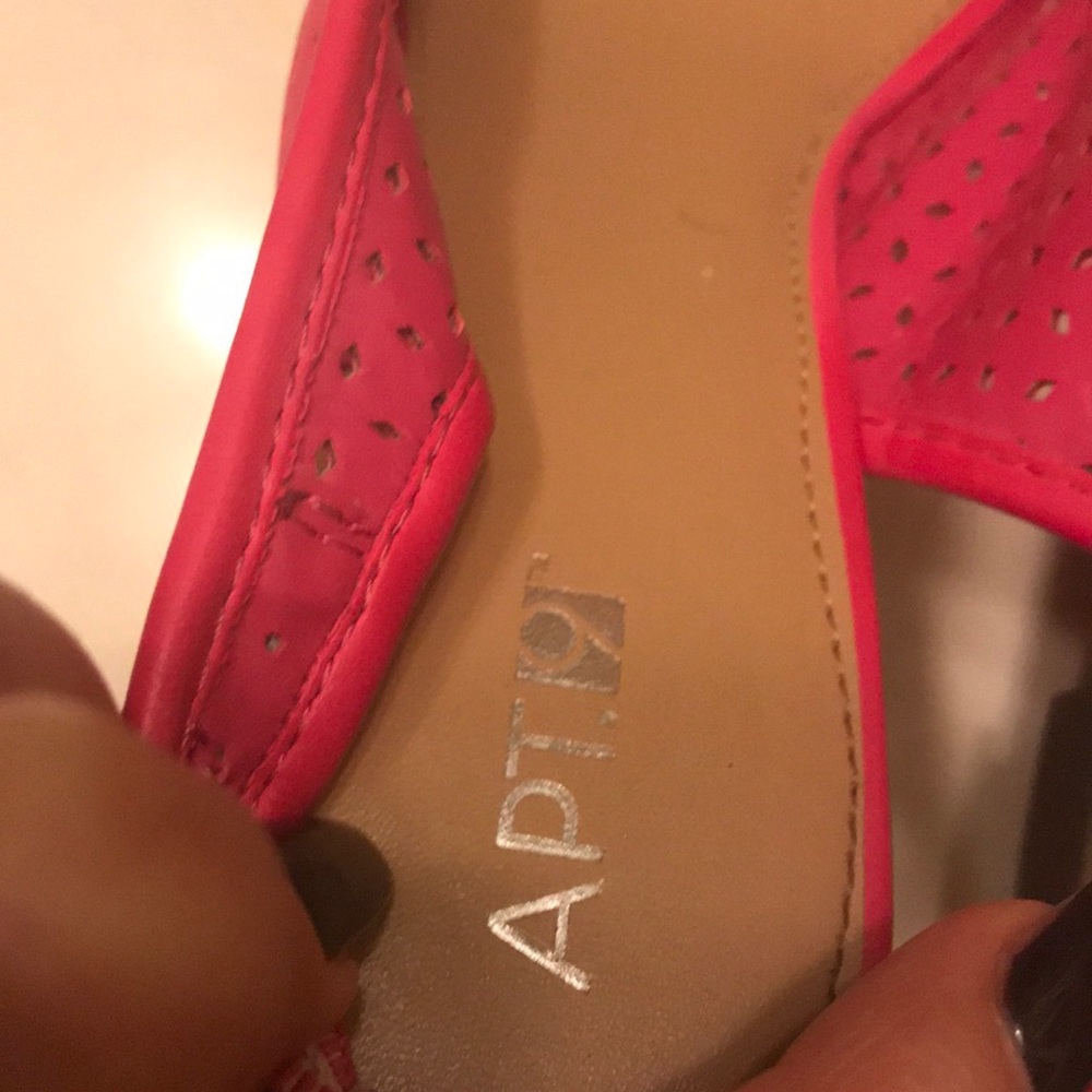Shoes - Picture 5 of 5