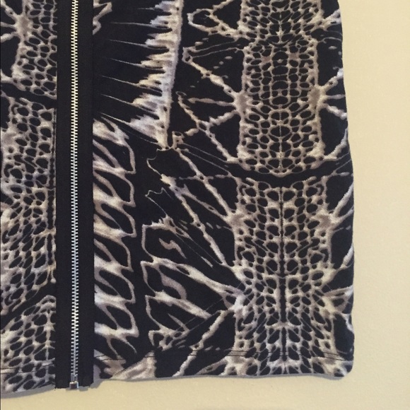 SOLD! Topshop Mini Skirt- very cute animal print pattern - Picture 3 of 8